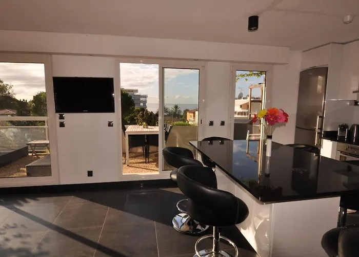 Gorgeous One-Bedroom Apartment With Terrace And Sea View -Stayinantibes- Bijou Plage