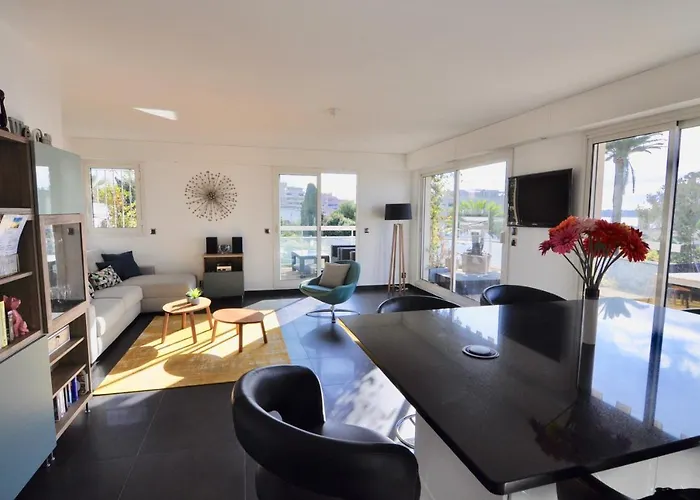 Gorgeous One-Bedroom Apartment With Terrace And Sea View -Stayinantibes- Bijou Plage